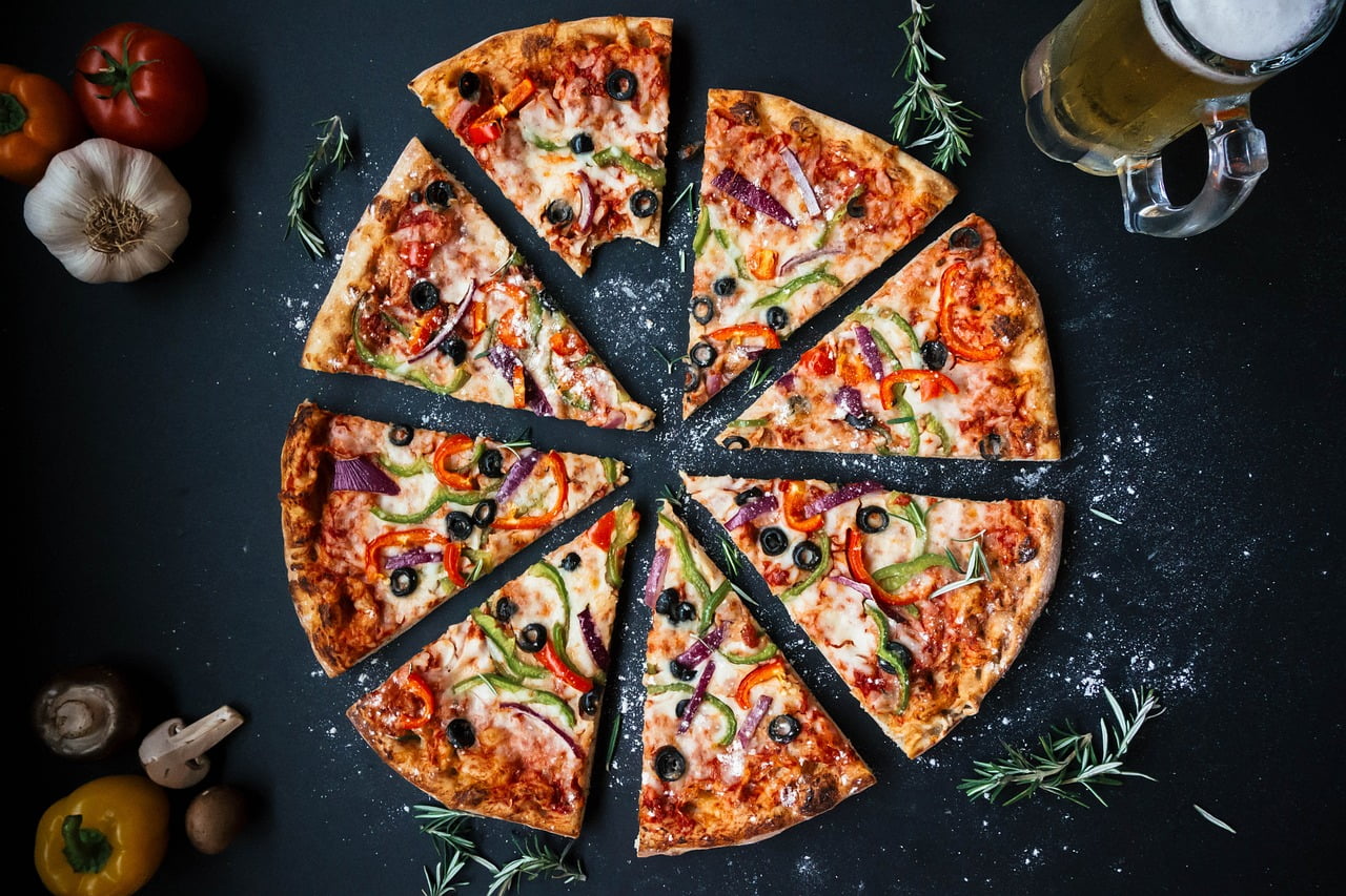 Cat se tine pizza la cuptor