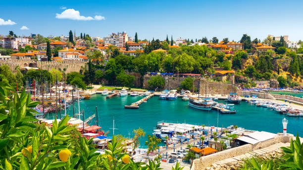 Cele mai importante 12 motive pentru care să pleci cu un charter în Antalya