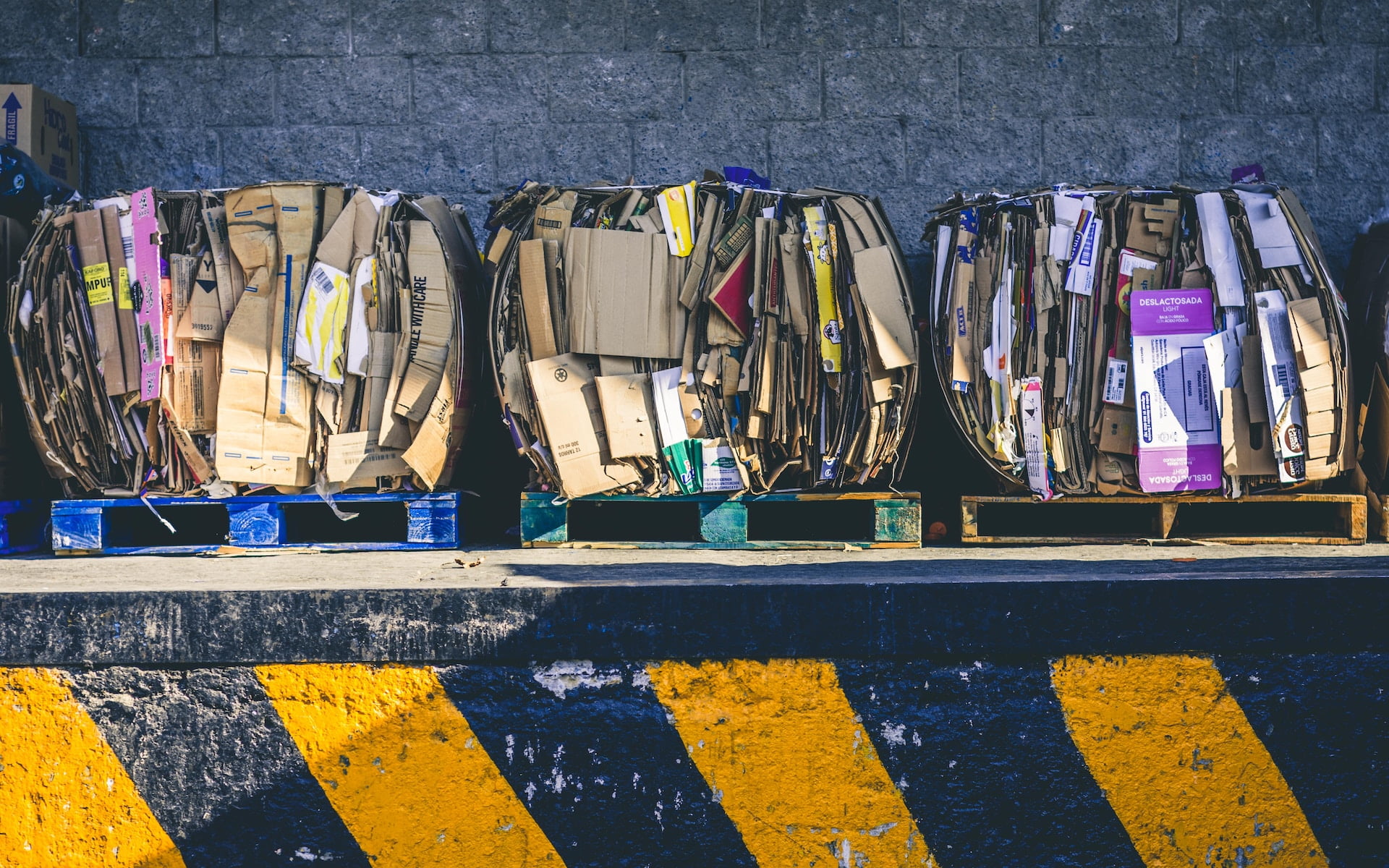 Roto Compactoare: Tehnologia Care Facilitează Compactarea Deșeurilor și a Solurilor