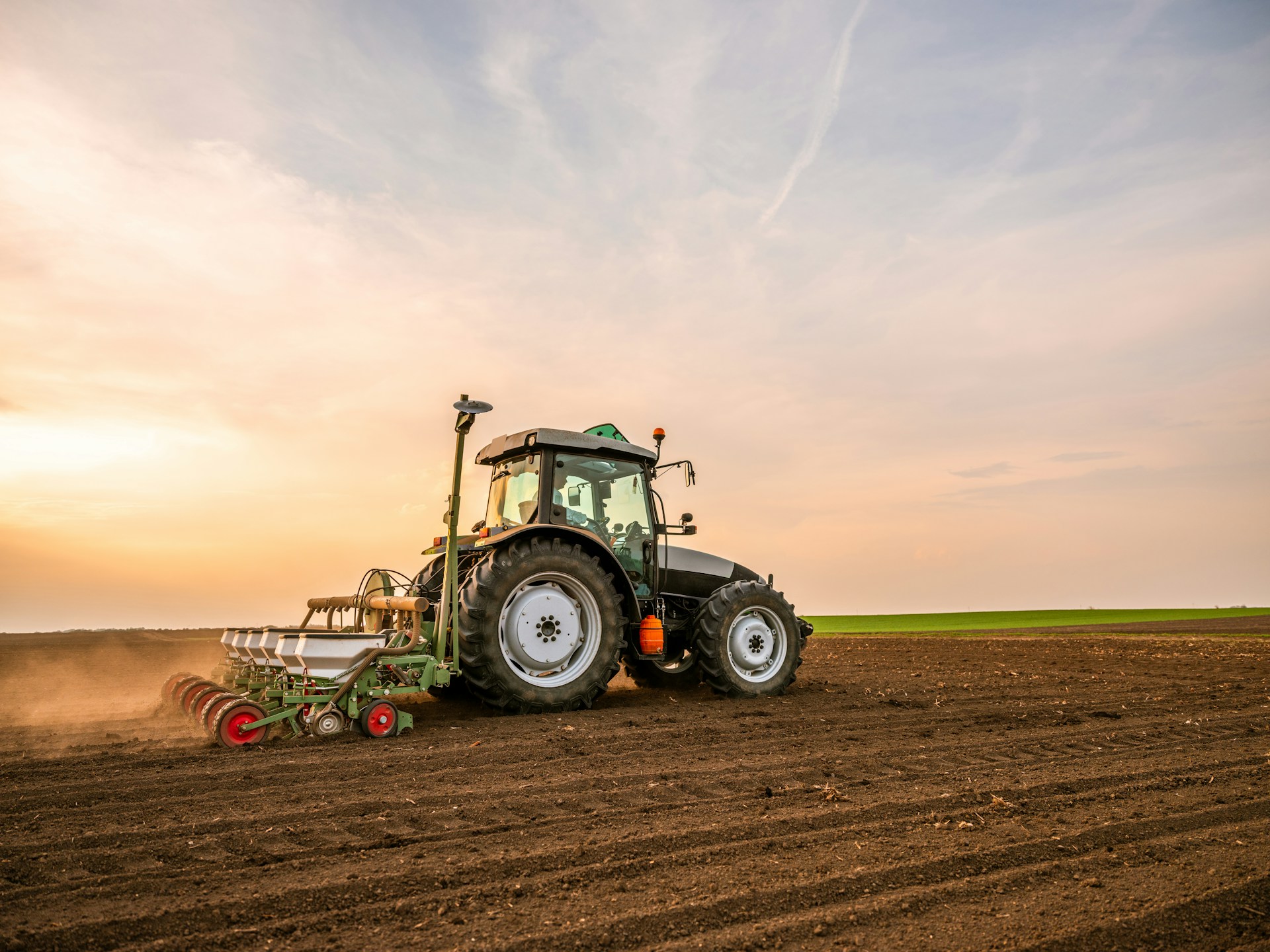 Cum alegi tractorul potrivit pentru culturile de grâu