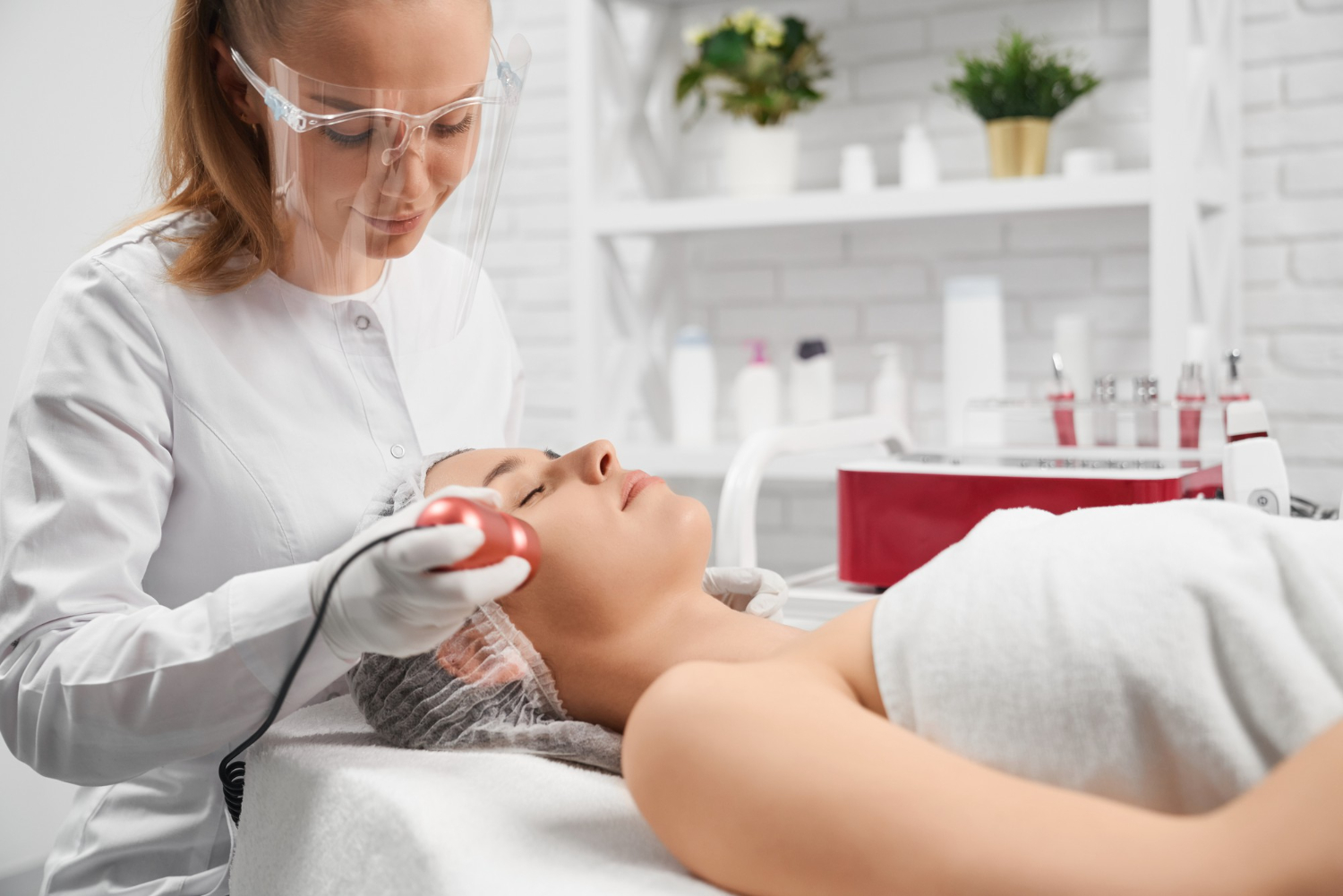 Epilare definitivă cu laser: un tratament eficient și rapid pentru îndepărtarea părului