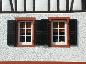 Cum aleg rulouri de exterior potrivite pentru ferestrele casei?
