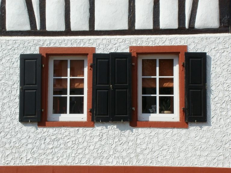 Cum aleg rulouri de exterior potrivite pentru ferestrele casei?