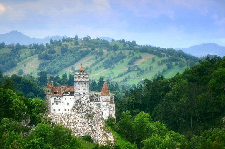 cine a construit castelul bran