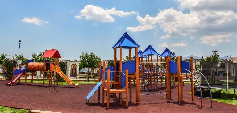 Avantajele unui colt de joaca bine amenajat pentru copii energici